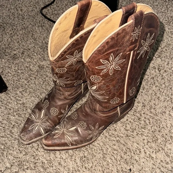 Shyanne Brown Embroidered Western Boots - Picture 3 of 4